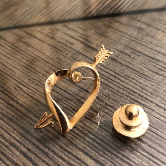 Vintage 1983 AVON Heart & Arrow Pin “Love Struck” - Picture 2 of 11